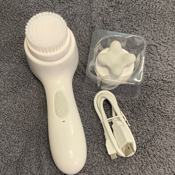 Mary Kay Skinvigorate Sonic Cleansing Brush - White